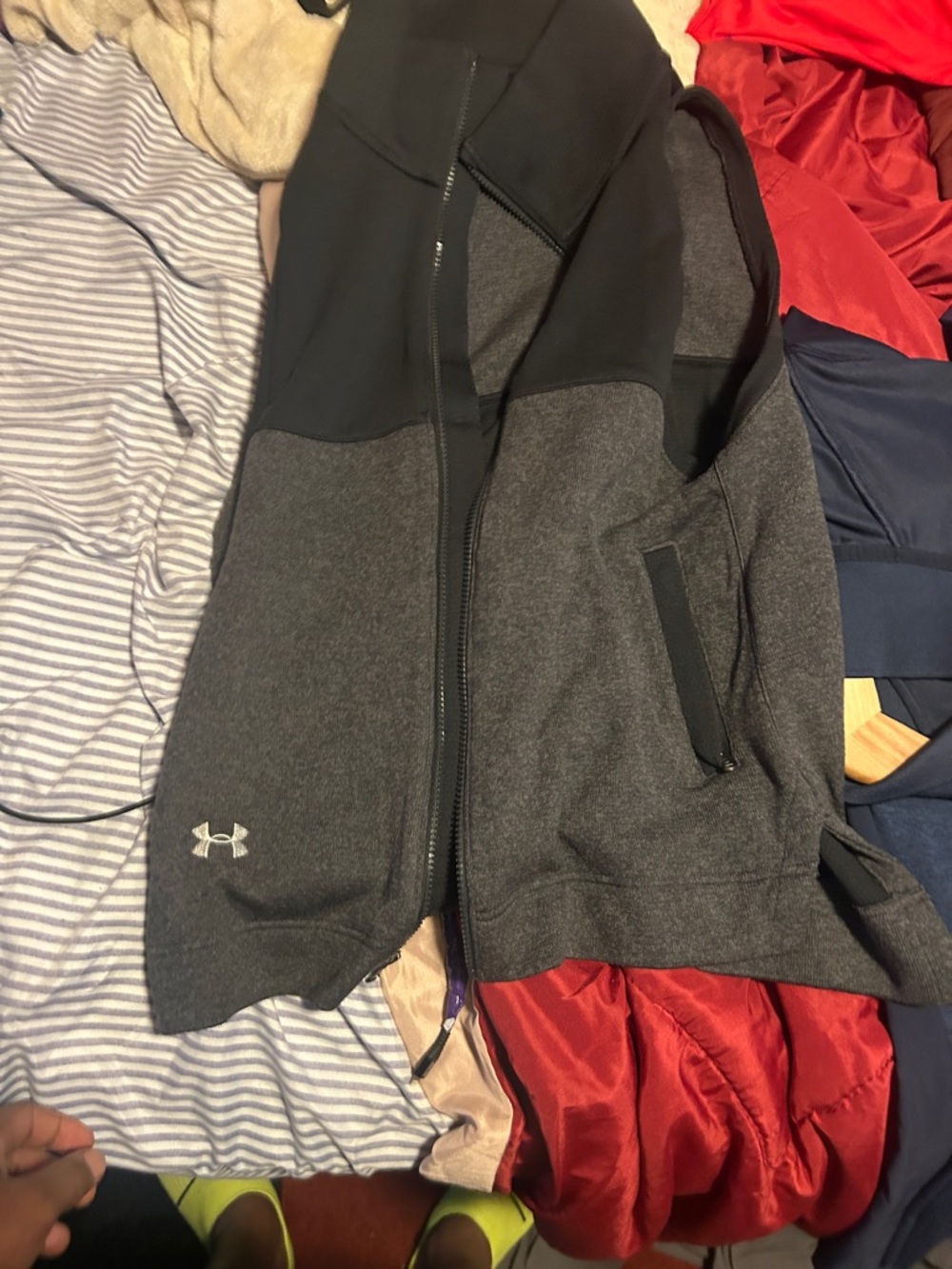 Under Armour Dark Gray and Black Zipp up vet